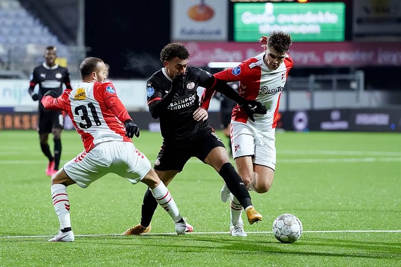 训练课后沃尔夫斯堡备战欧篮联;再遭质疑细节流出;底气十足;团队化学反应显著  训练课后沃尔夫斯堡备战欧篮联;再遭质疑细节流出;底气十足;团队化学反应显著